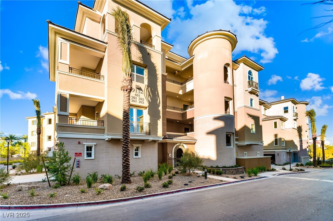 9132 Las Manaitas Avenue 301