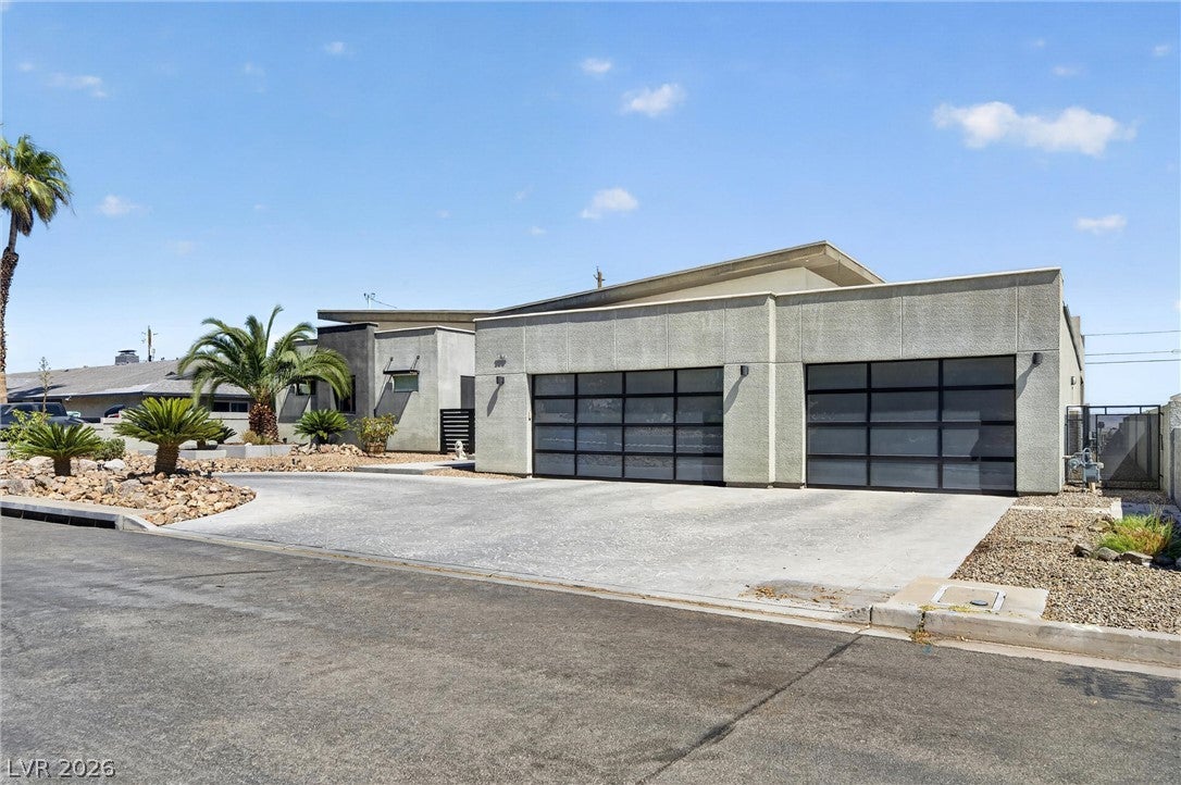 306 E Country Club Drive