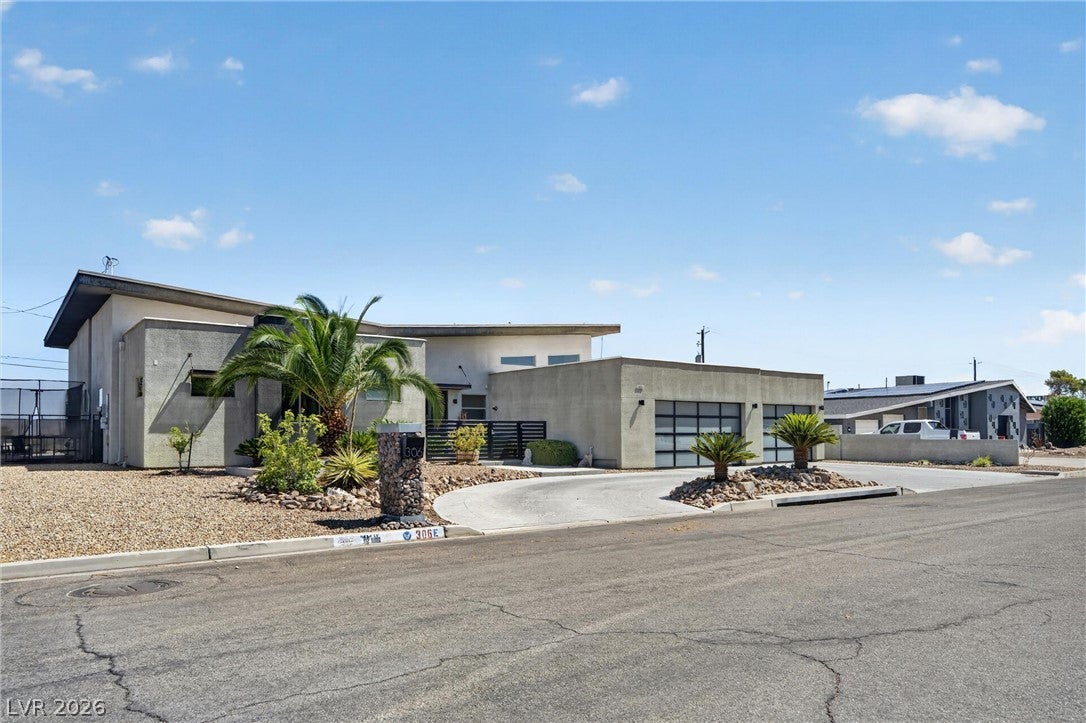 306 E Country Club Drive