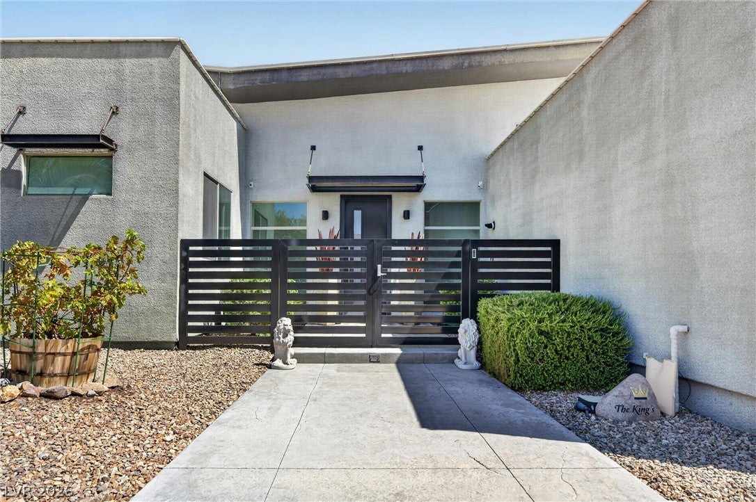306 E Country Club Drive