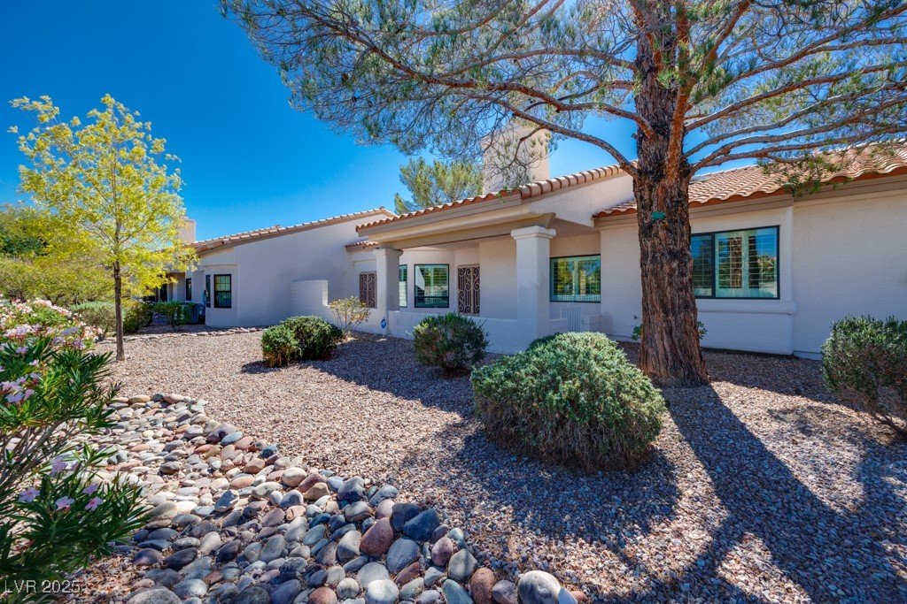 1952 Barranca Drive