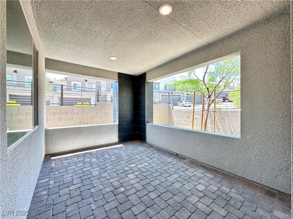 Properties 1 483 Fairview Hills Street