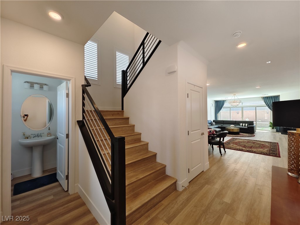 6837 Crimson Lily Street