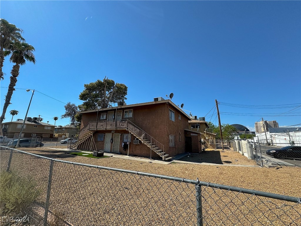536 North Circle