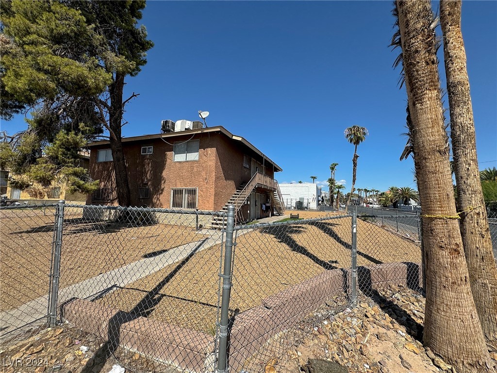 536 North Circle