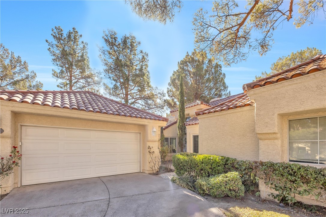 6961 Emerald Springs Lane, Las Vegas, Nevada image 2