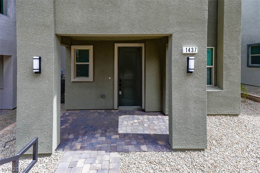 1437 Whistling Kite Street