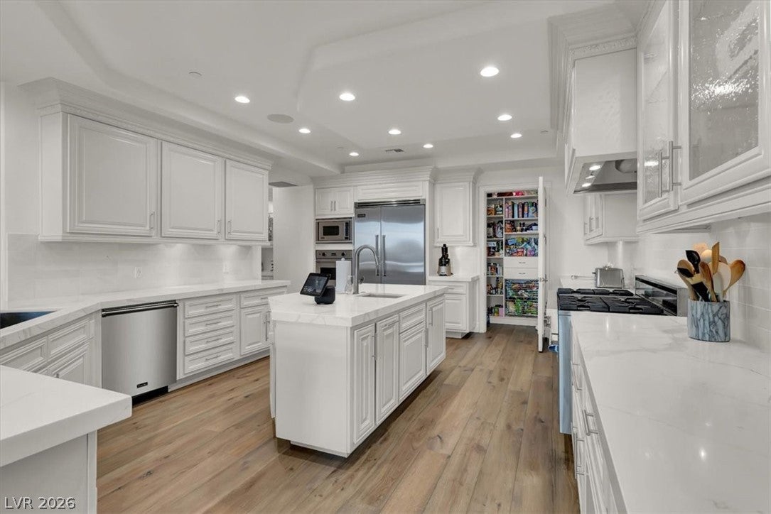 9101 Alta Drive 204