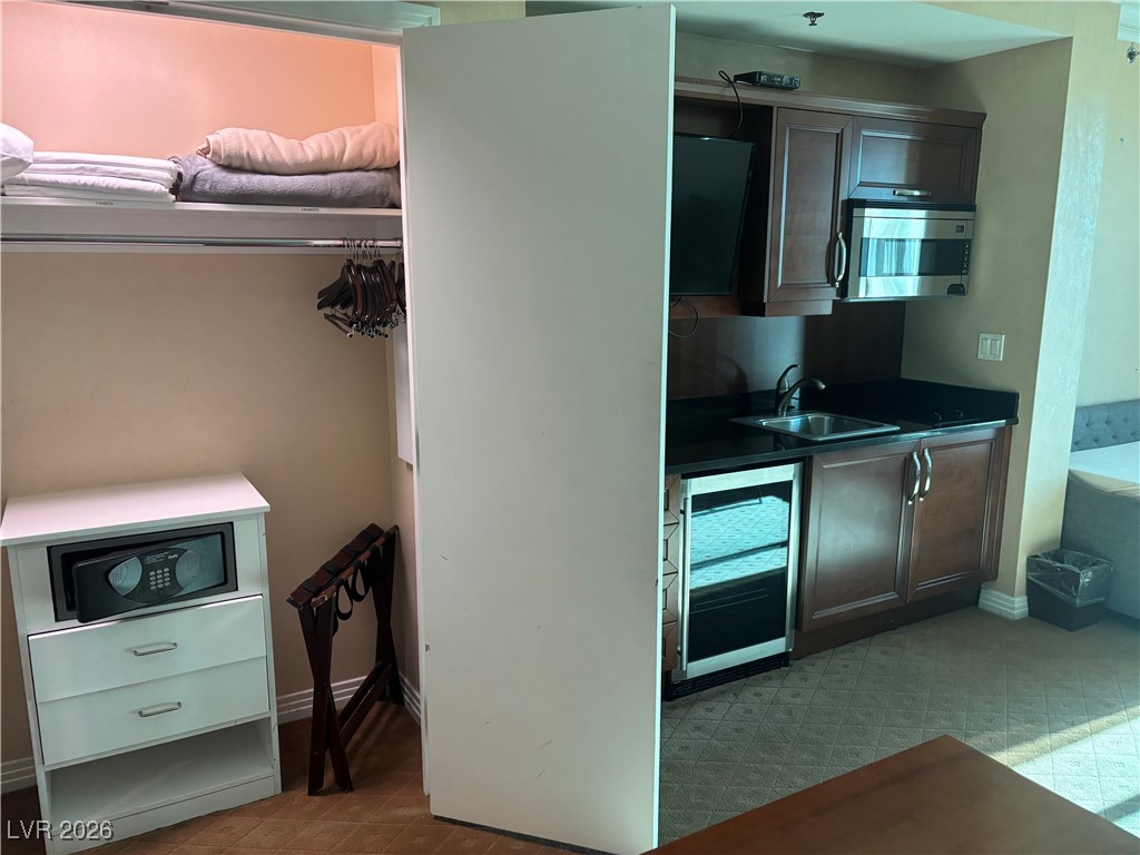 125 E Harmon Avenue 204