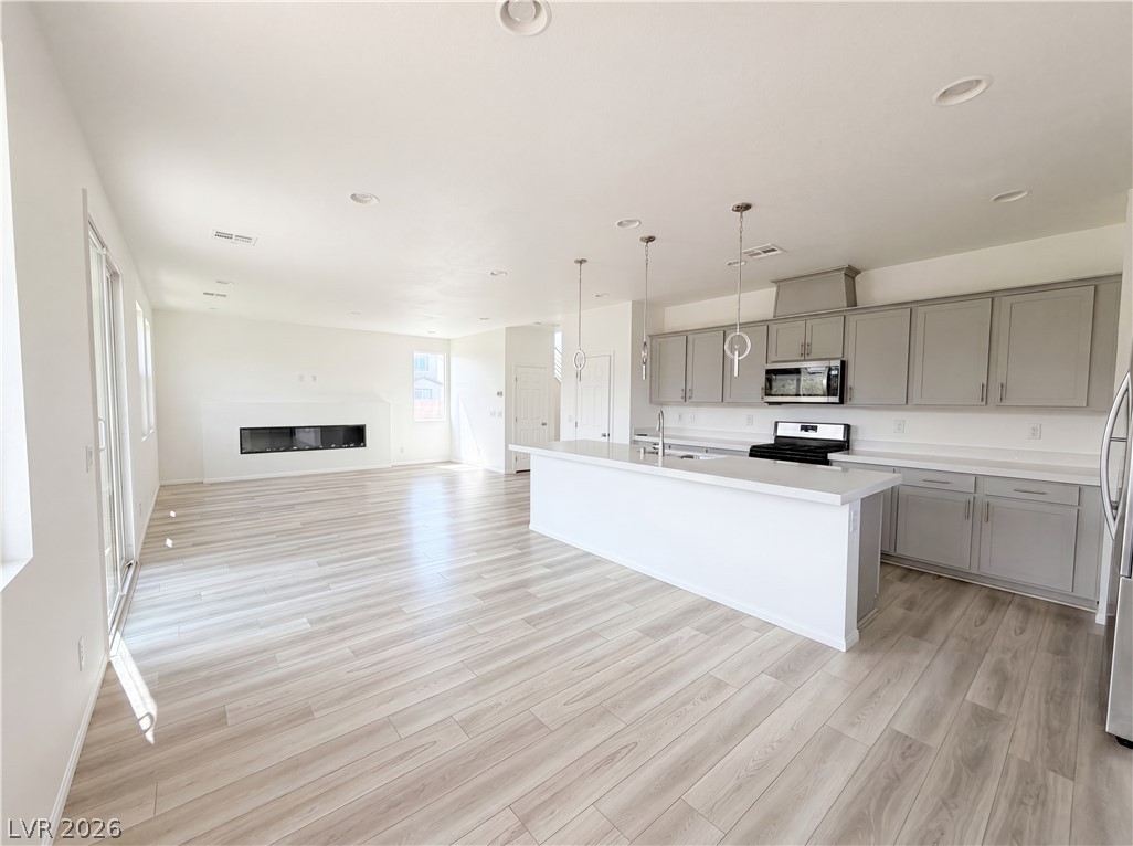 1561 Redolence