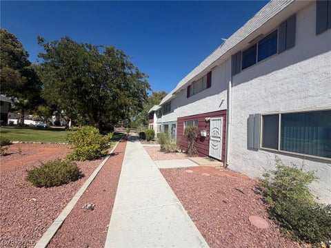 Townhouse For Rent - 723 Greenbriar Townhouse Way<br/> Clark County, Las Vegas, NV 89121