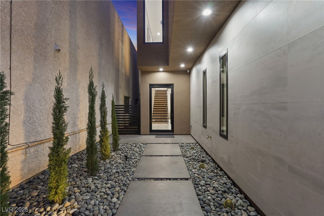 Properties 4 2824 Queens Courtyard Drive