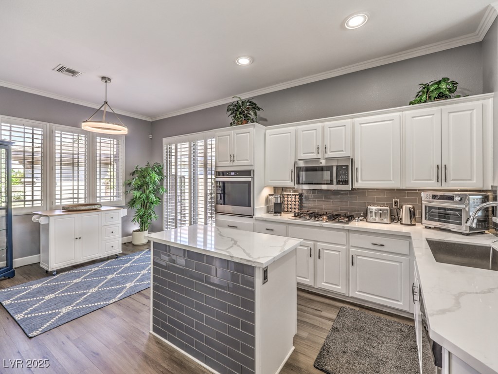 99 Fountainhead Circle