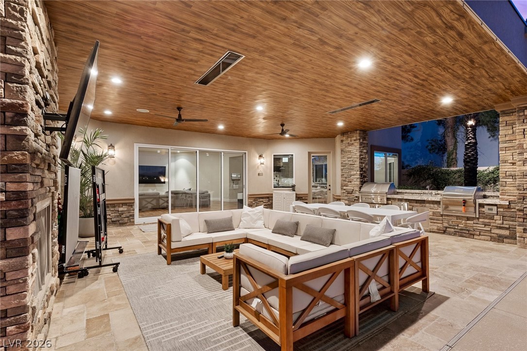 712 Canyon Greens Drive