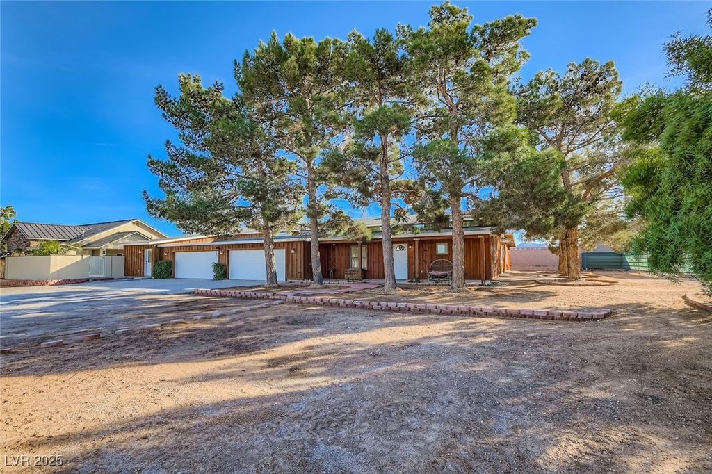 Photo of 4099 Silverado Ranch Boulevard, Las Vegas, NV 89139 (MLS # 2737934)