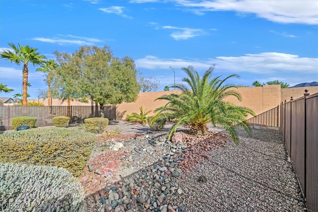 2591 Moonlight Valley Avenue, Henderson, Nevada image 15