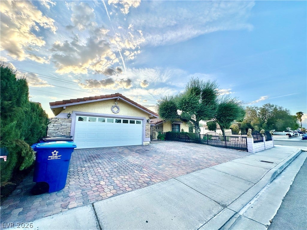 3811 Leisure Lane