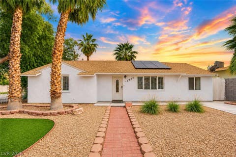 Photo of 1932 Hassett Avenue, Las Vegas, NV 89104 (MLS # 2810382)