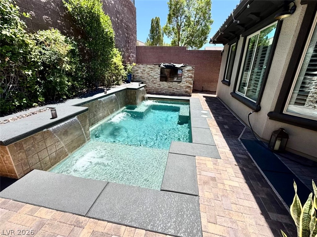 2736 Bonaparte Lane