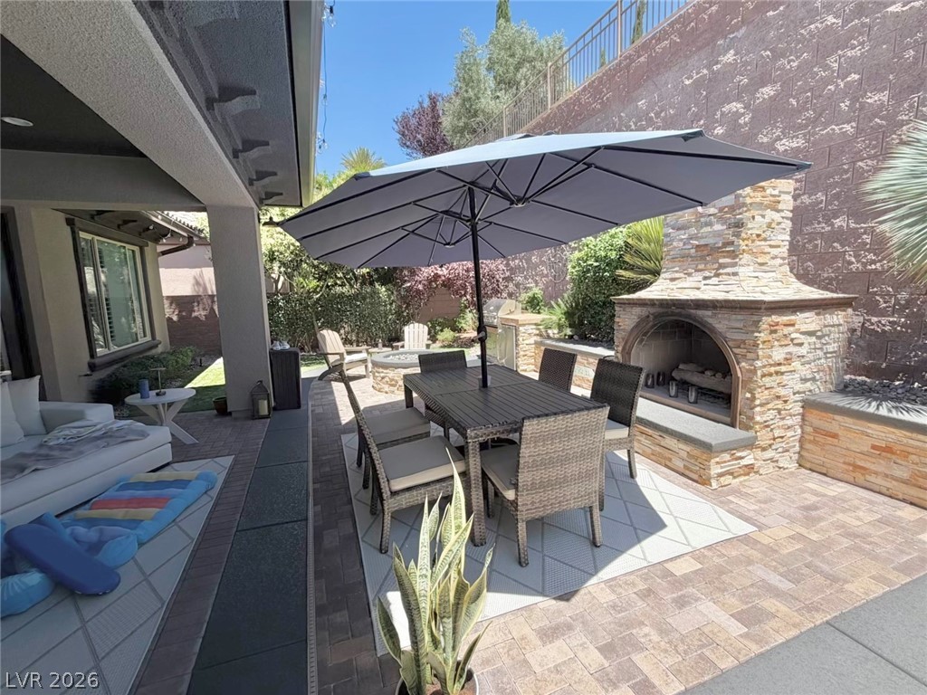 2736 Bonaparte Lane