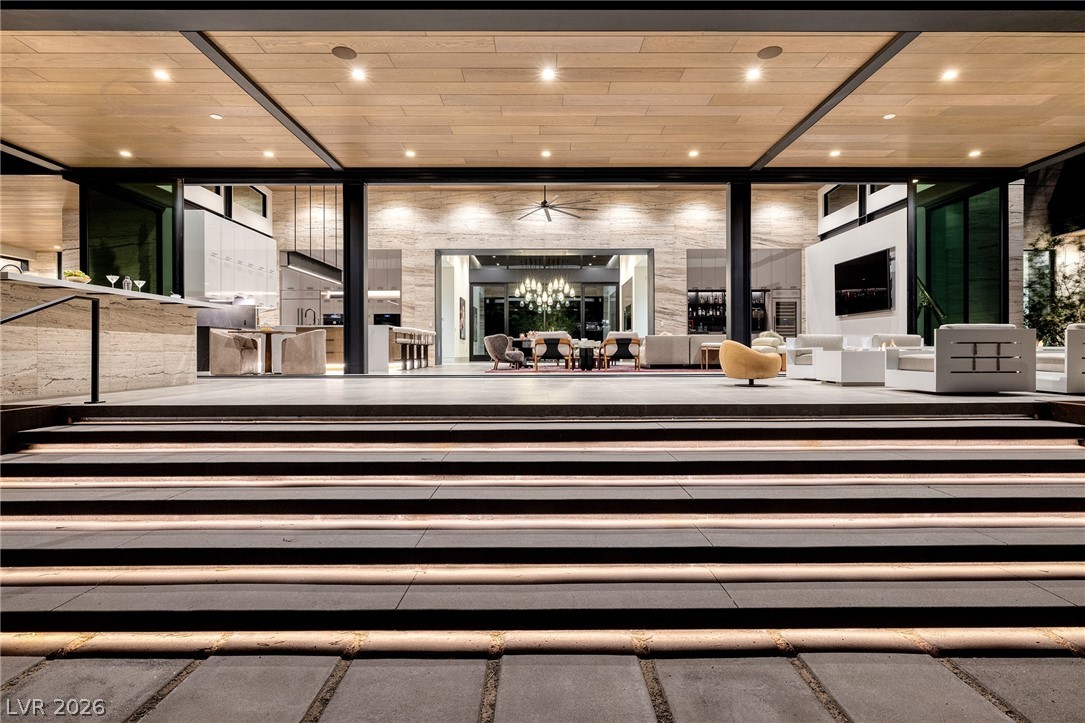 712 Dragon Peak Drive