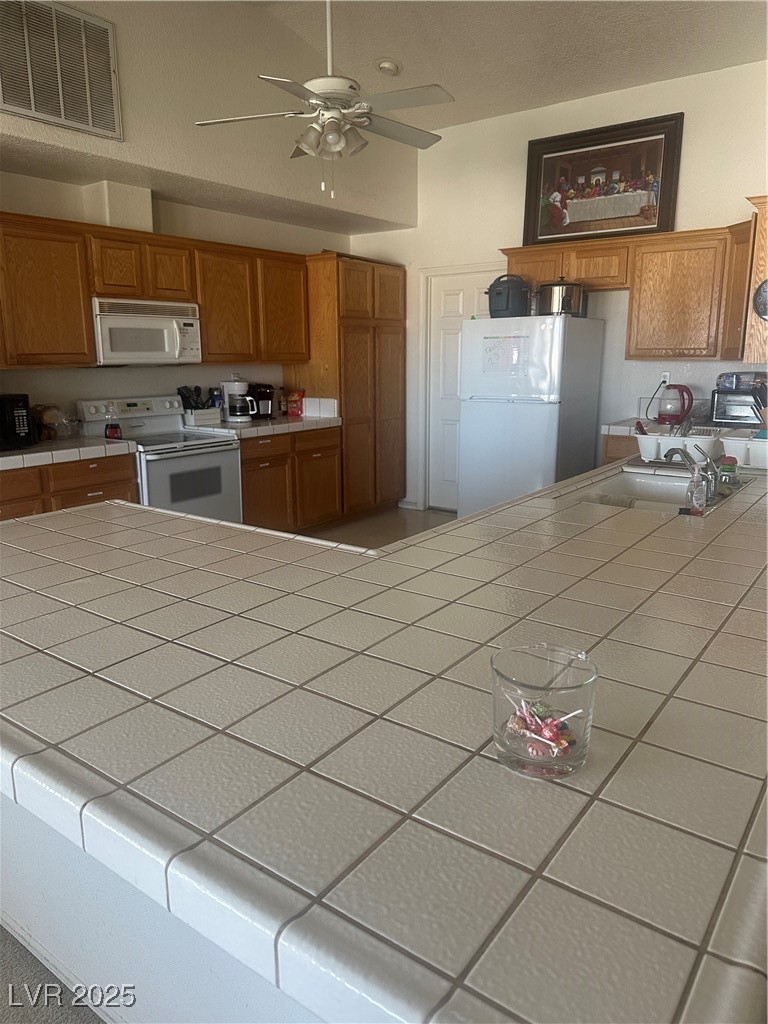 3160 E Navajo Boulevard