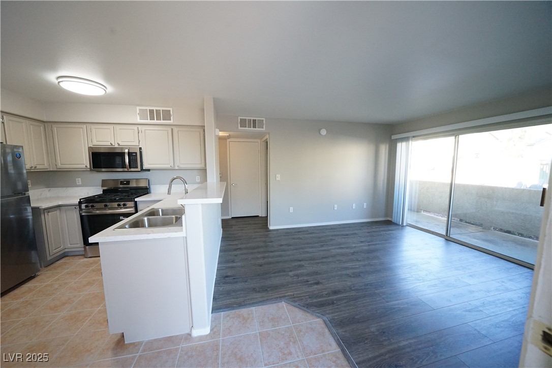 5710 E Tropicana Avenue 1009