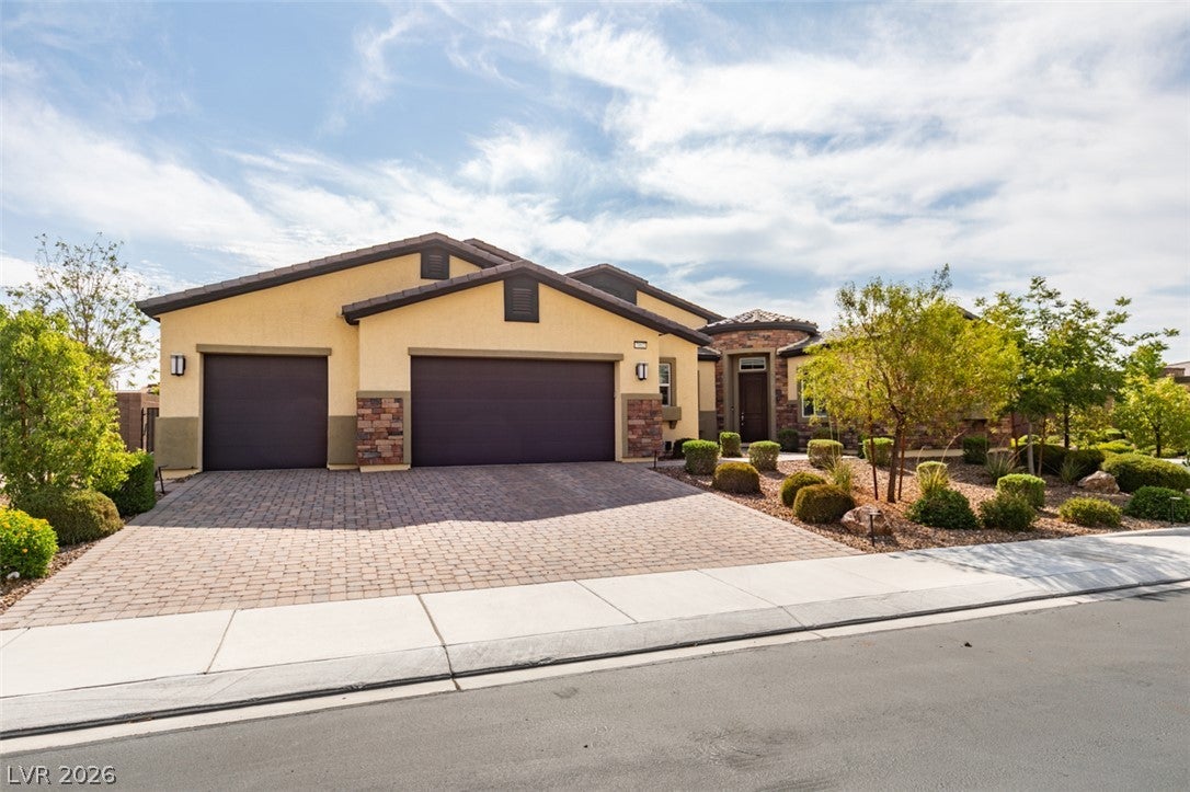 7012 Arabian Ridge Street