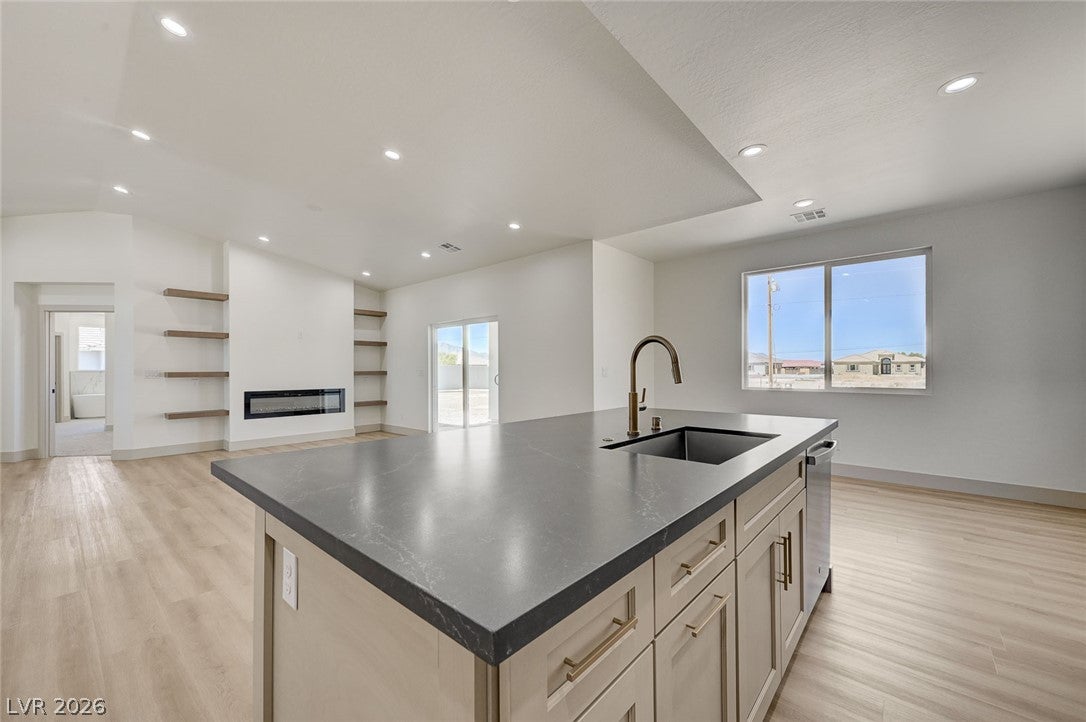 1890 S Manzanita Drive
