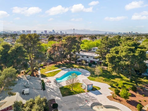 Townhouse For Sale - 213 Greenbriar Townhouse Way<br/> Las Vegas, NV 89121