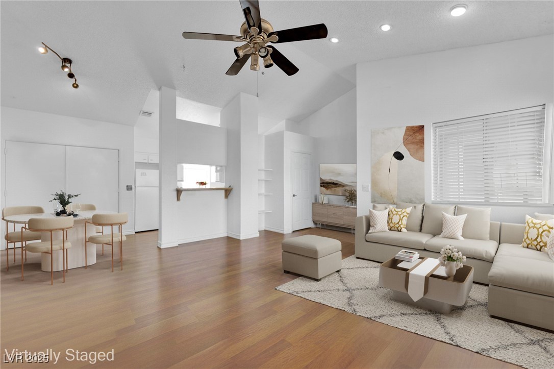 1600 N Torrey Pines Drive 202