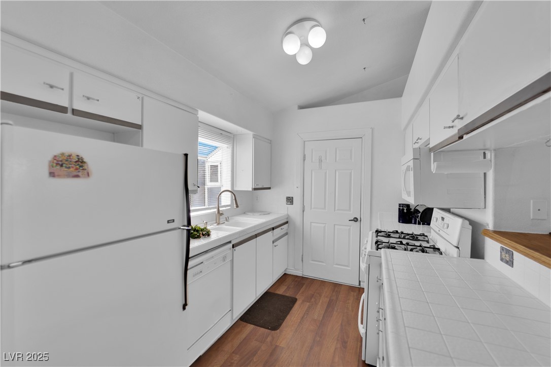 1600 N Torrey Pines Drive 202