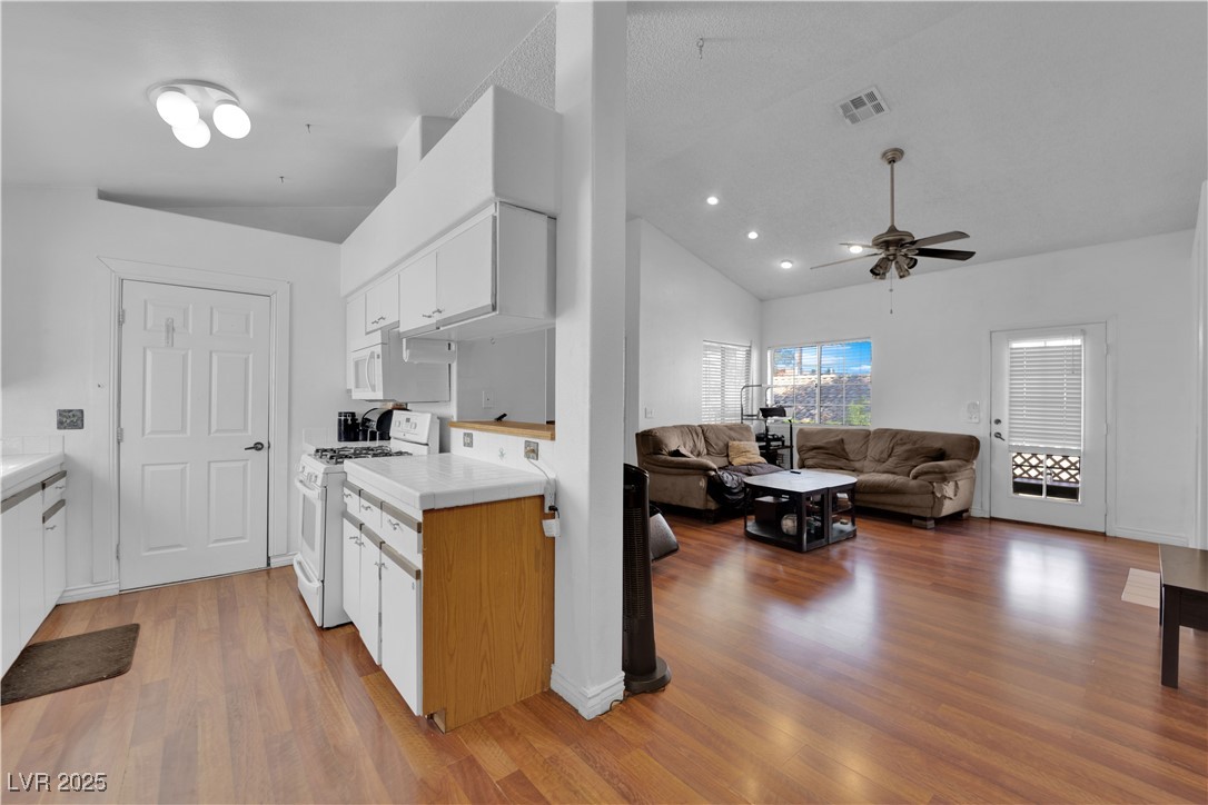 1600 N Torrey Pines Drive 202