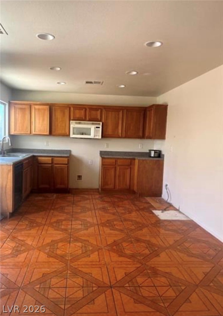5607 W Dewey Drive