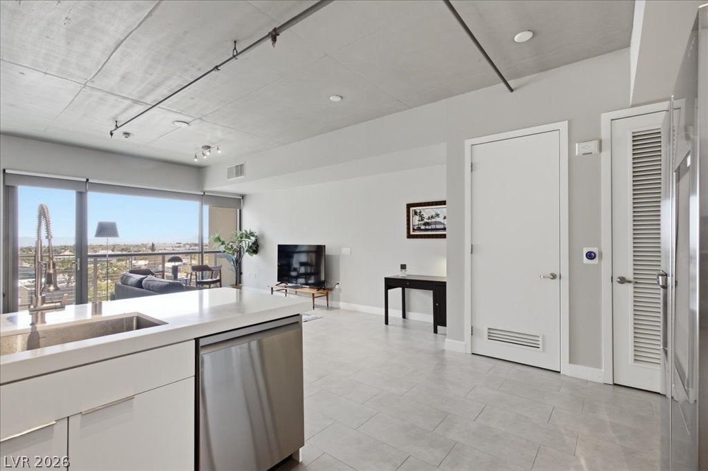 353 E Bonneville Avenue 630