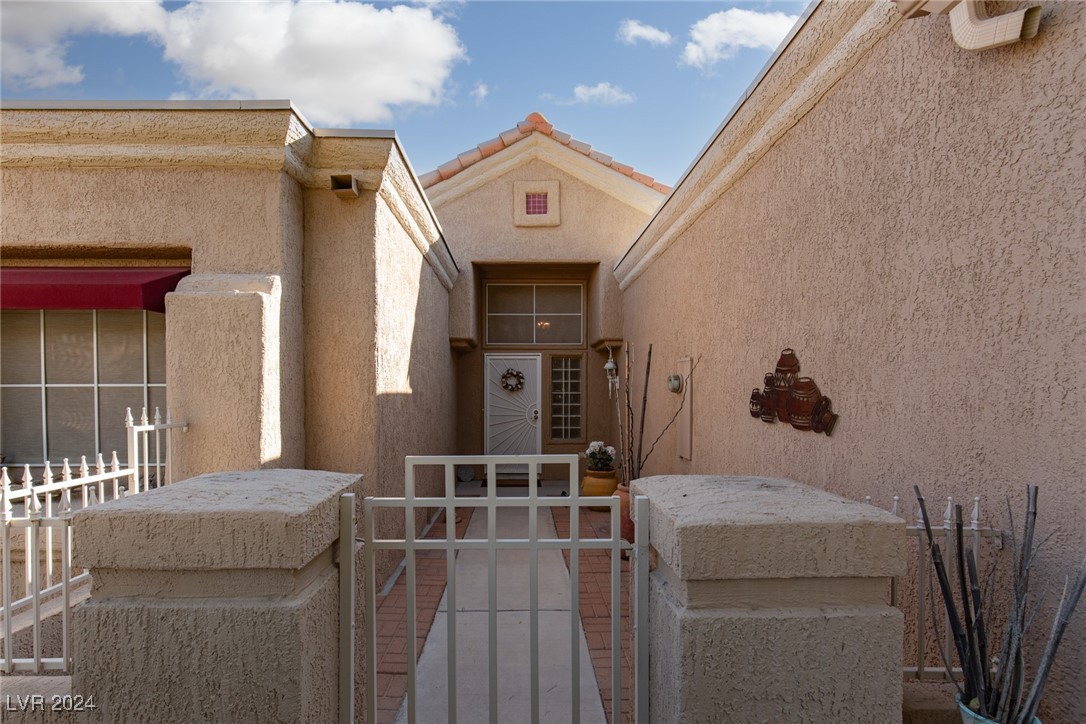 2528 Highvale Drive, Las Vegas, Nevada image 2