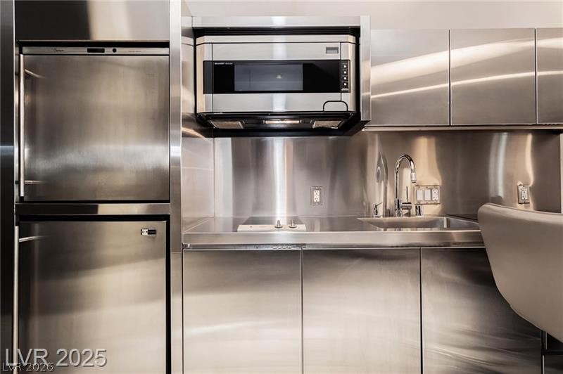 4381 W Flamingo Road 1809