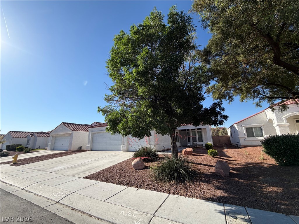 2139 Meadow Green Avenue