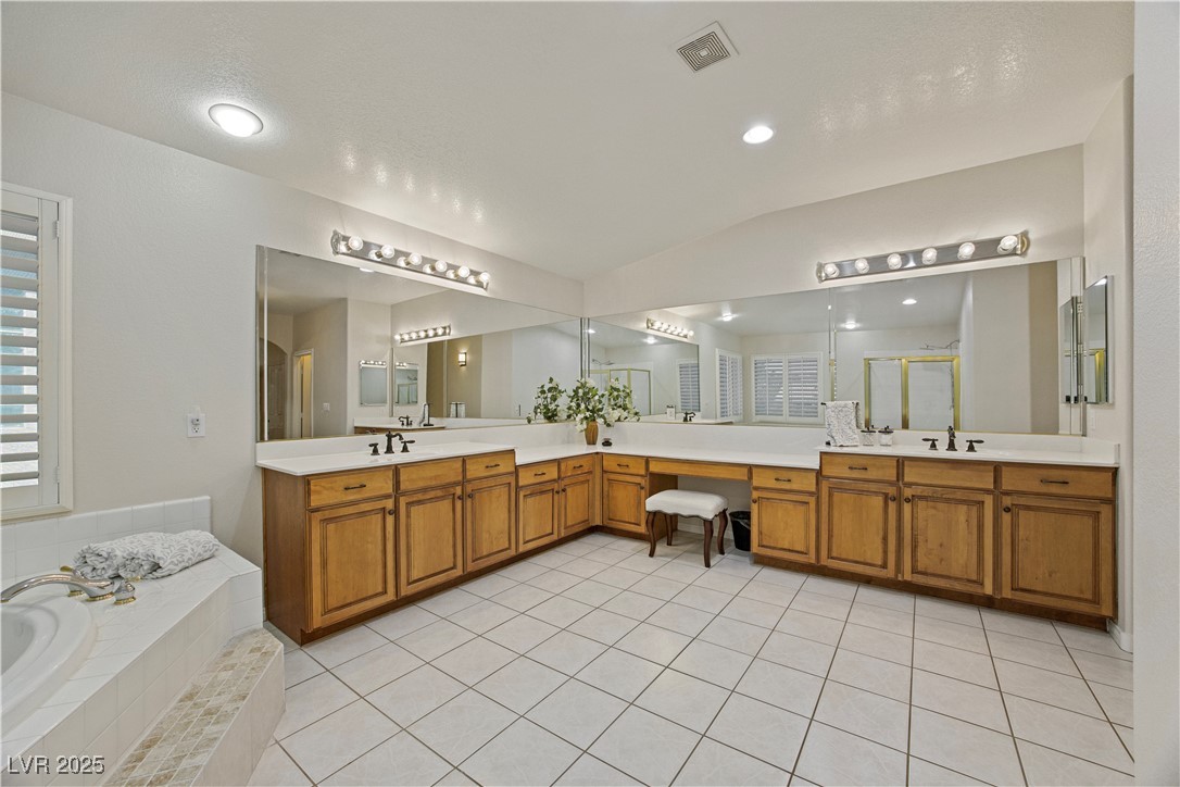 Henderson, Nevada 89074, United States, 5 Bedrooms Bedrooms, ,3 BathroomsBathrooms,Residential,Active,192044