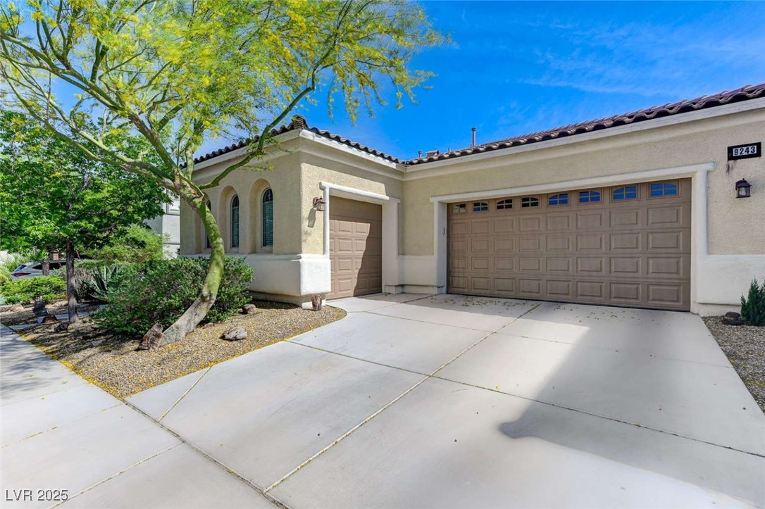 9243 White Waterfall Avenue