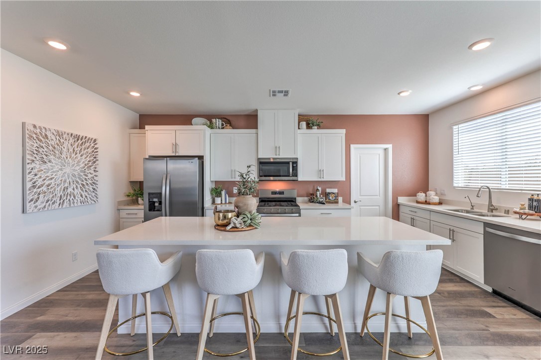 6021 Sunshine Street