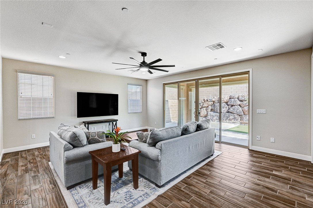 352 Sidewheeler Street