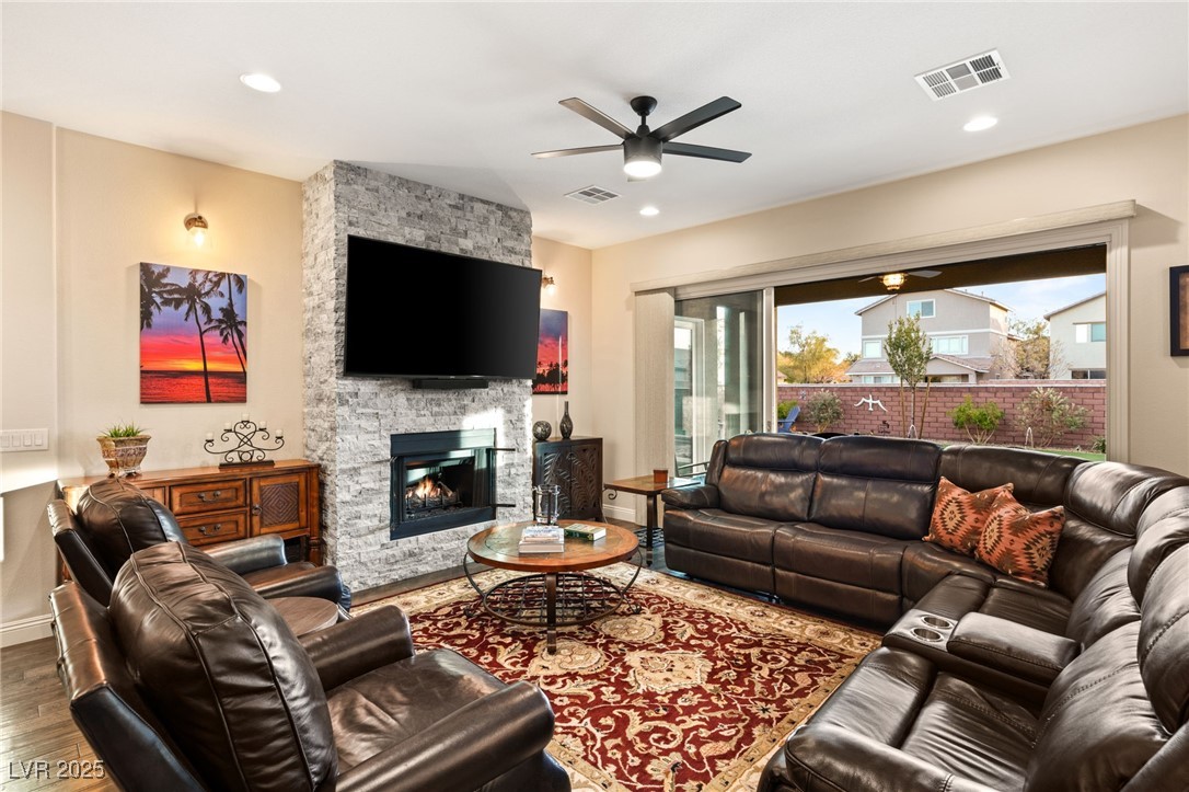 Las Vegas, Nevada 89178, United States, 4 Bedrooms Bedrooms, ,3 BathroomsBathrooms,Residential,Contingent,22551