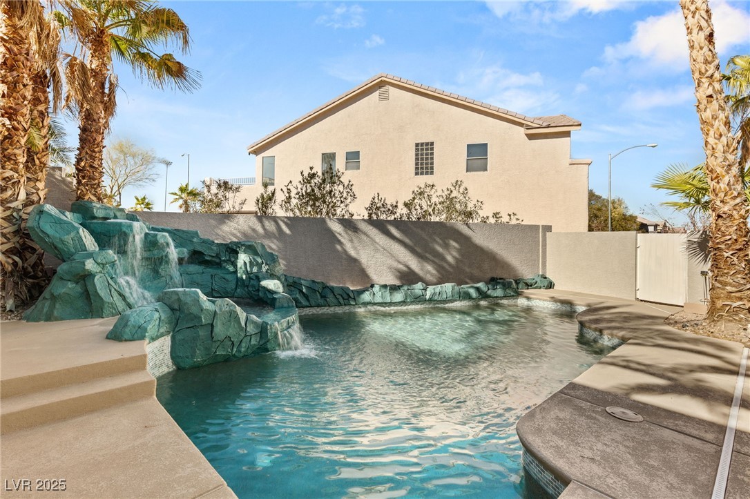 Henderson, Nevada 89052, United States, 3 Bedrooms Bedrooms, ,2 BathroomsBathrooms,Residential,Active,189916