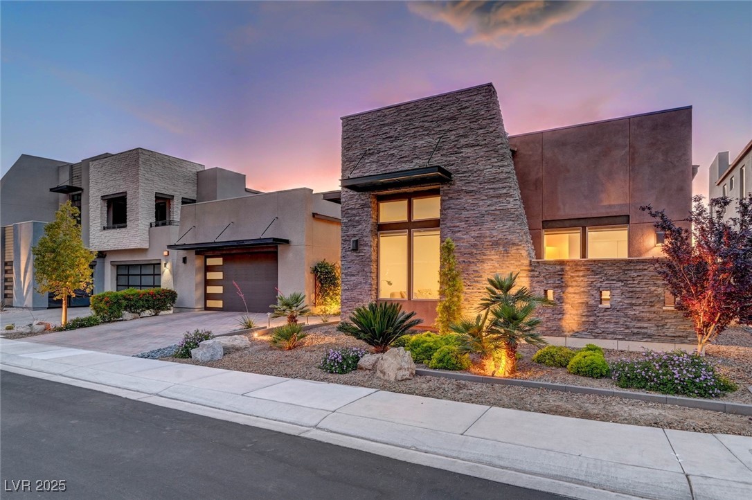 2180 Skyline Heights Lane, Henderson, Nevada image 2