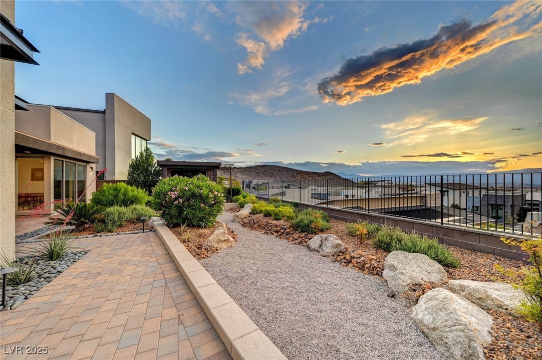 2180 Skyline Heights Lane, Henderson, Nevada image 34
