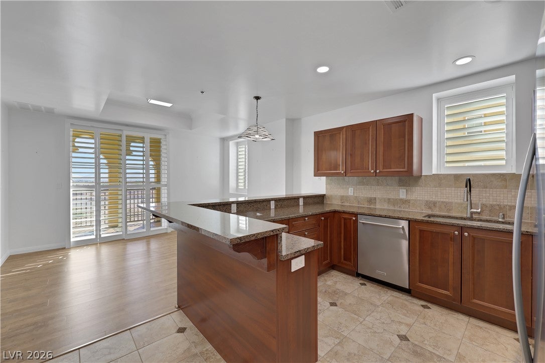2405 W Serene Avenue 639