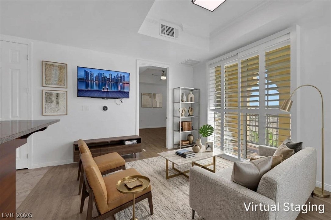 2405 W Serene Avenue 639