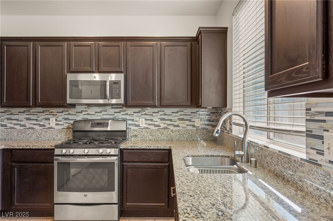 Las Vegas, Nevada 89147, United States, 4 Bedrooms Bedrooms, ,3 BathroomsBathrooms,Residential,Active,236606