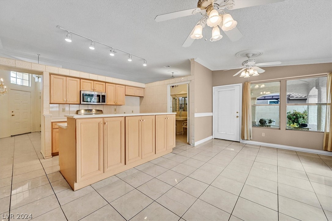 Henderson, Nevada 89074, United States, 3 Bedrooms Bedrooms, ,2 BathroomsBathrooms,Residential,Pending,51778